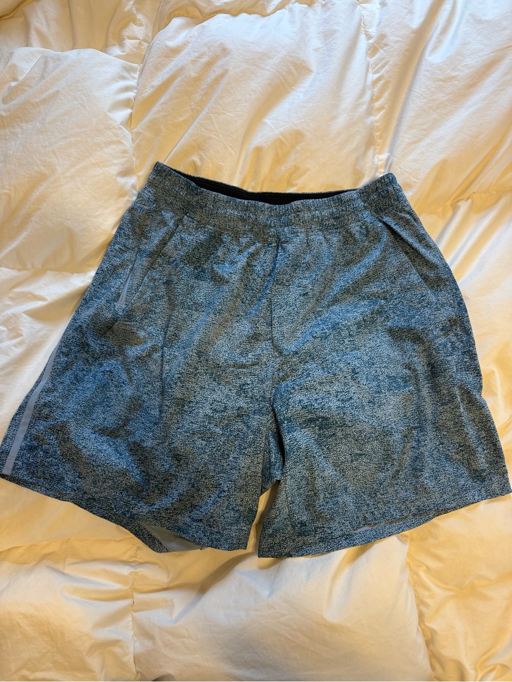 Men's Blue/Gray design pacebreaker Shorts Size L, Great Condition 7 inch inseam